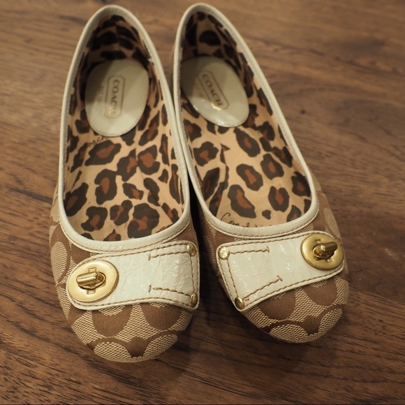 Coach sz 7 Laren white leather signature ballet flats turnlock - Picture 2 of 15